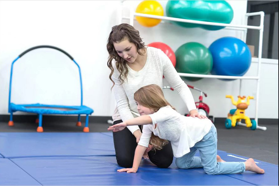 3 Reasons for Choosing only a Pediatric Physiotherapist for Your Child